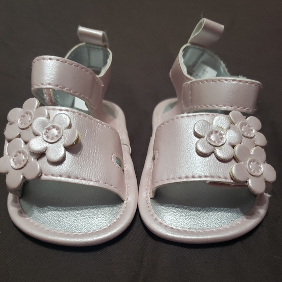 Pink Sandals Flower Design Velcro Closure Grip Sole Baby Girl Size 2 New NWOT - Picture 1 of 3